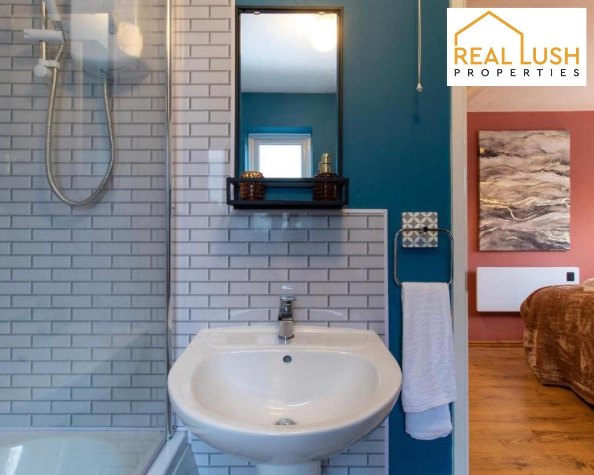 One-Bedroom Apartment By Real Lush Properties In Langsett Wolverhampton Zewnętrze zdjęcie