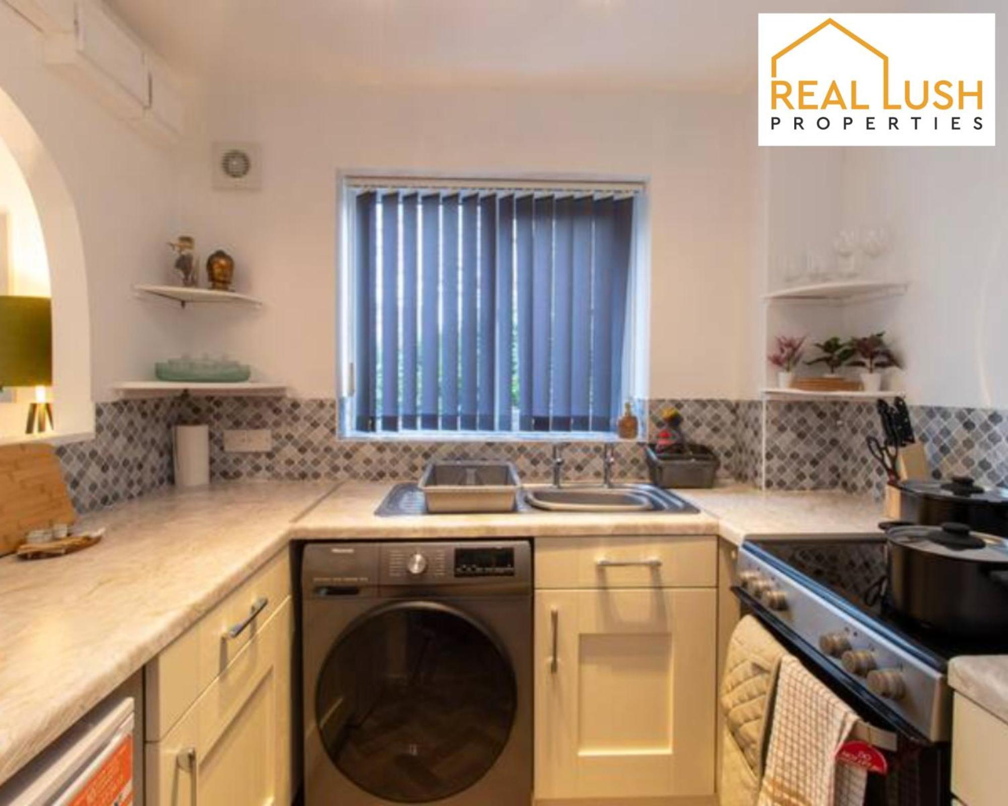 One-Bedroom Apartment By Real Lush Properties In Langsett Wolverhampton Zewnętrze zdjęcie
